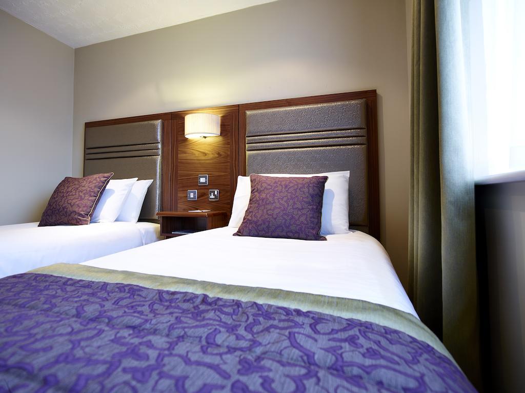 The Briar Court Hotel Huddersfield Zimmer foto